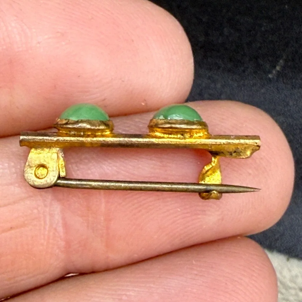 Vintage Victorian Bar Brooch Gold‎ Tone Green Stone